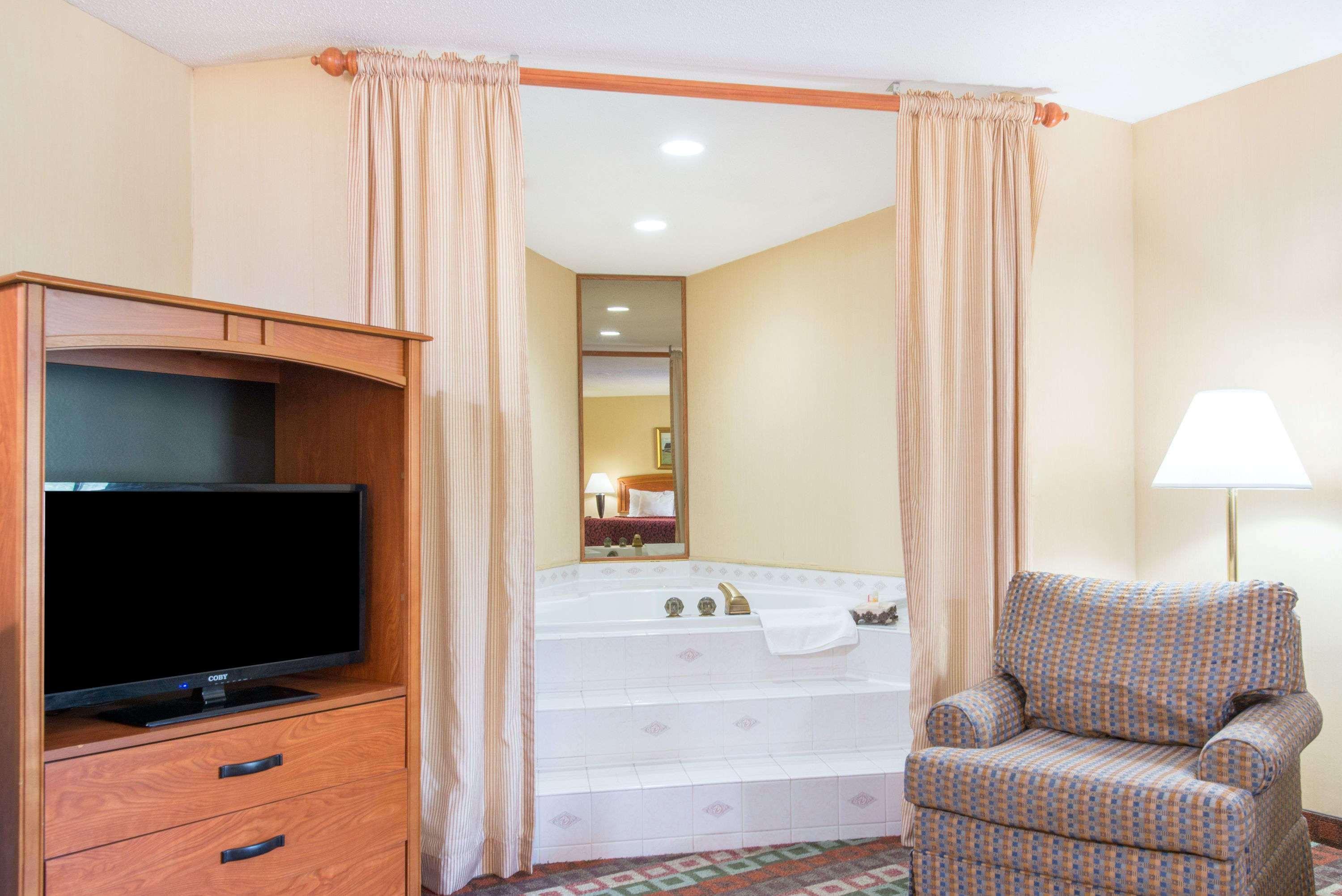 Spark By Hilton Mystic Groton Экстерьер фото